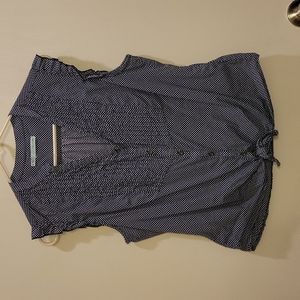 Womens Maurices size Medium sleeveless top.    Navy with white polka-dots.